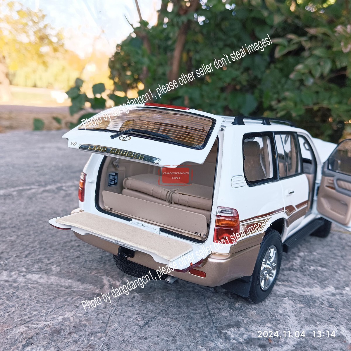 1:18 TOYOTA Land Cruiser LandCruiser 4700 LC100 Diecast 1:18 TOYOTA Land Cruiser LandCruiser 4700 LC100 Diecast