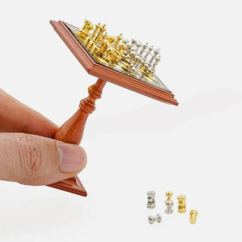 Juego de mesa de ajedrez miniatura para casa de muñecas escala 1:12 accesorios tablero de ajedrez miniatura Foto 2 de 4