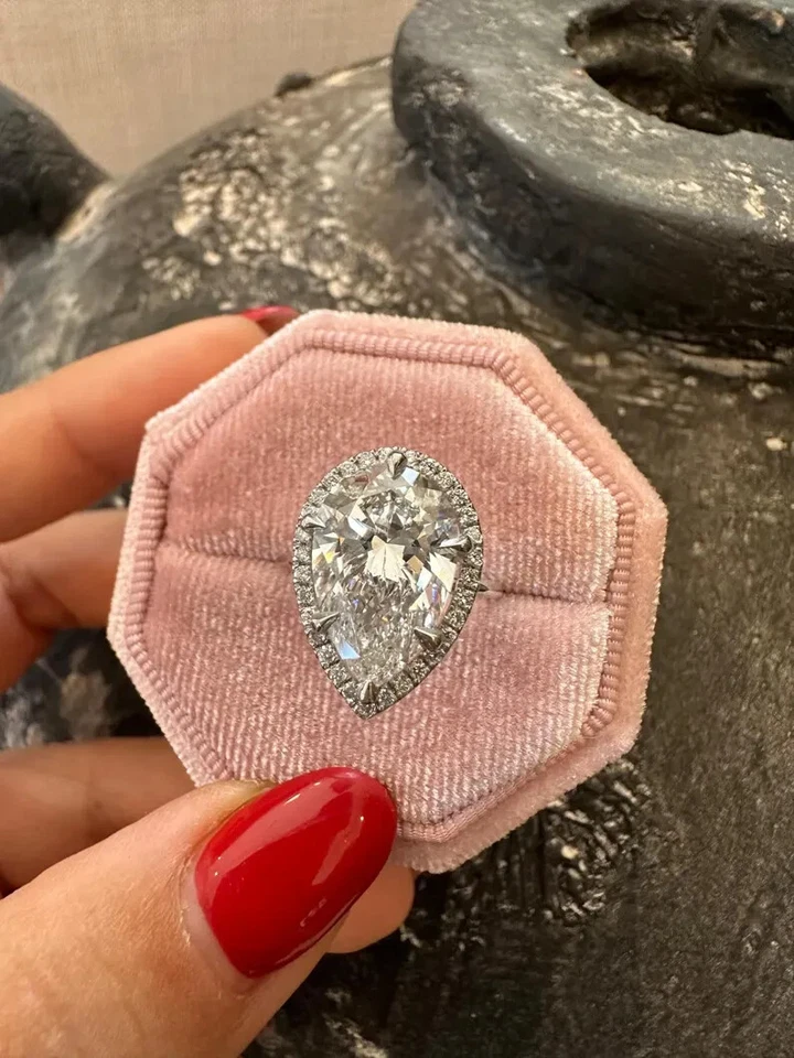 Обручальное кольцо из белого золота 14 карат с выращенным в лаборатории бриллиантом ореолом грушевидной огранки VS1 5,20 карата - Изображение 4 из 4