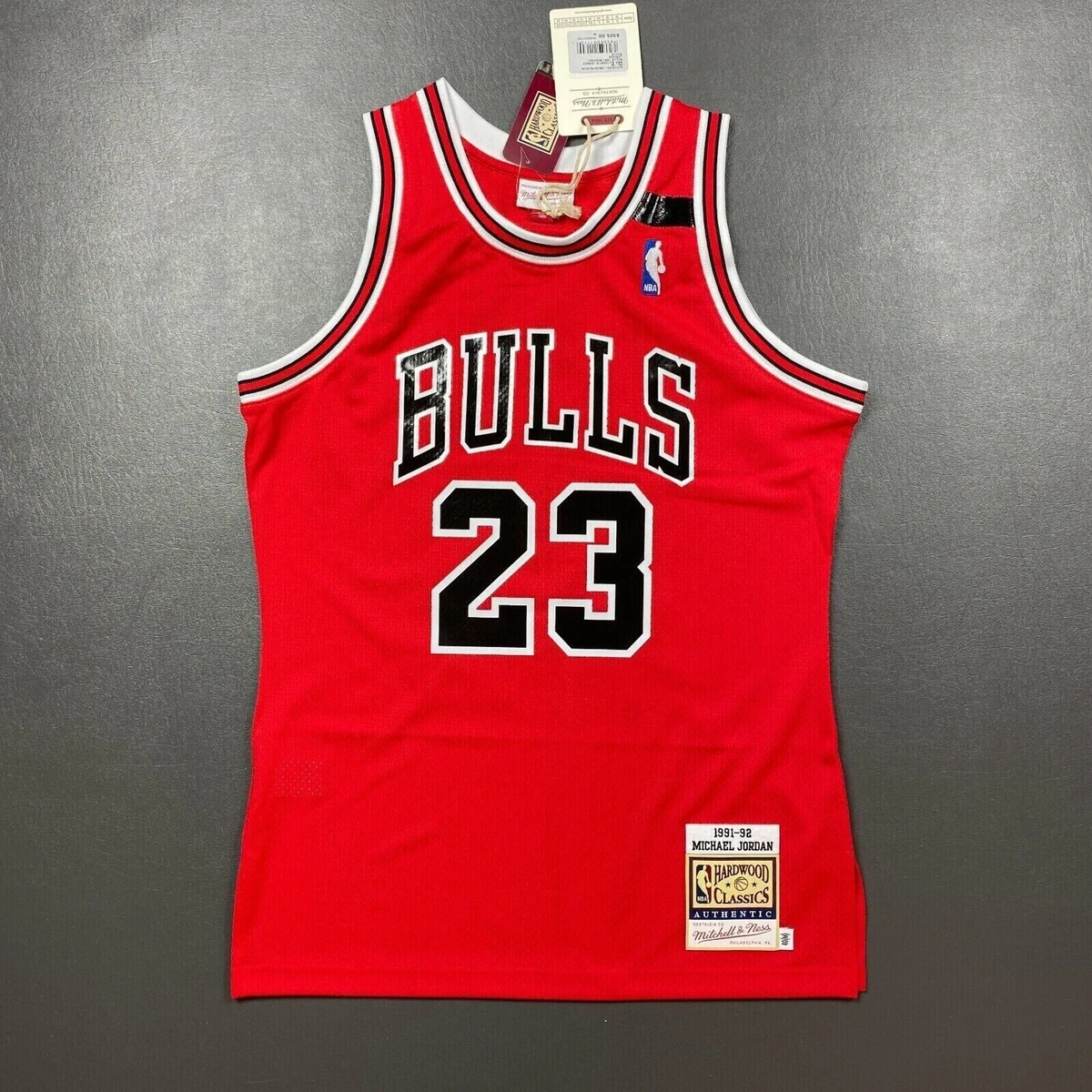 Mitchell and Ness x NBA Men Chicago Bulls Michael Jordan Jersey - Home 97 (White)