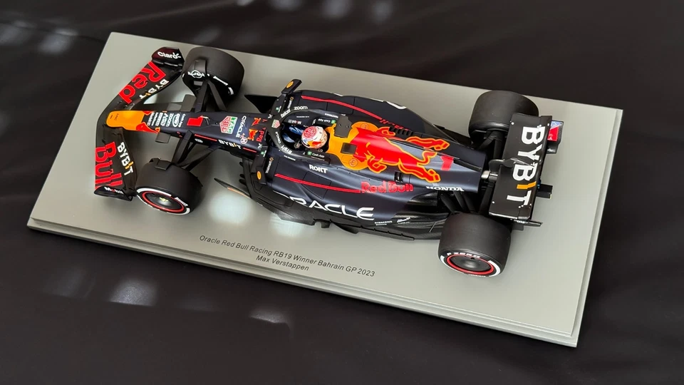 Spark 1:18 Red Bull Racing RB19 Winner Bahrain GP 2023 Max Verstappen - Immagine 2 di 4