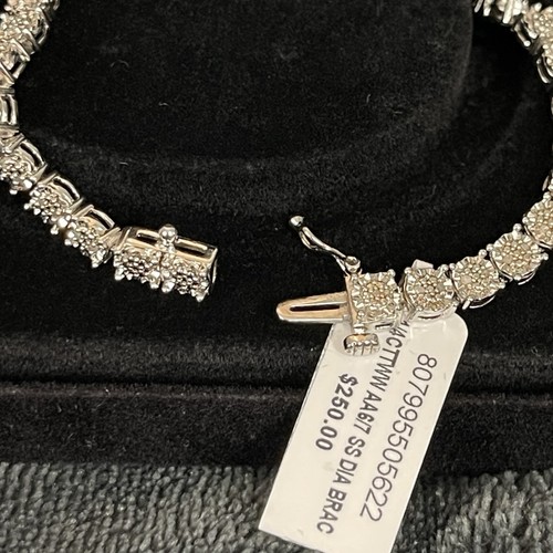 R.H. Macy & Co Fine Jewelry Bridge Diamond Bracelet, 1/4 CTW, Sterling Silver - Picture 5 of 15