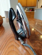 GE General Electric Steam Travel Iron No. 14F19 Mid-Century Tested