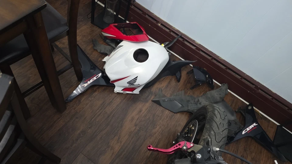 Cubierta del tanque de carenado Honda CBR600 RR 2007-2012 embellecedor de panel blanco y rojo Foto 4 de 4