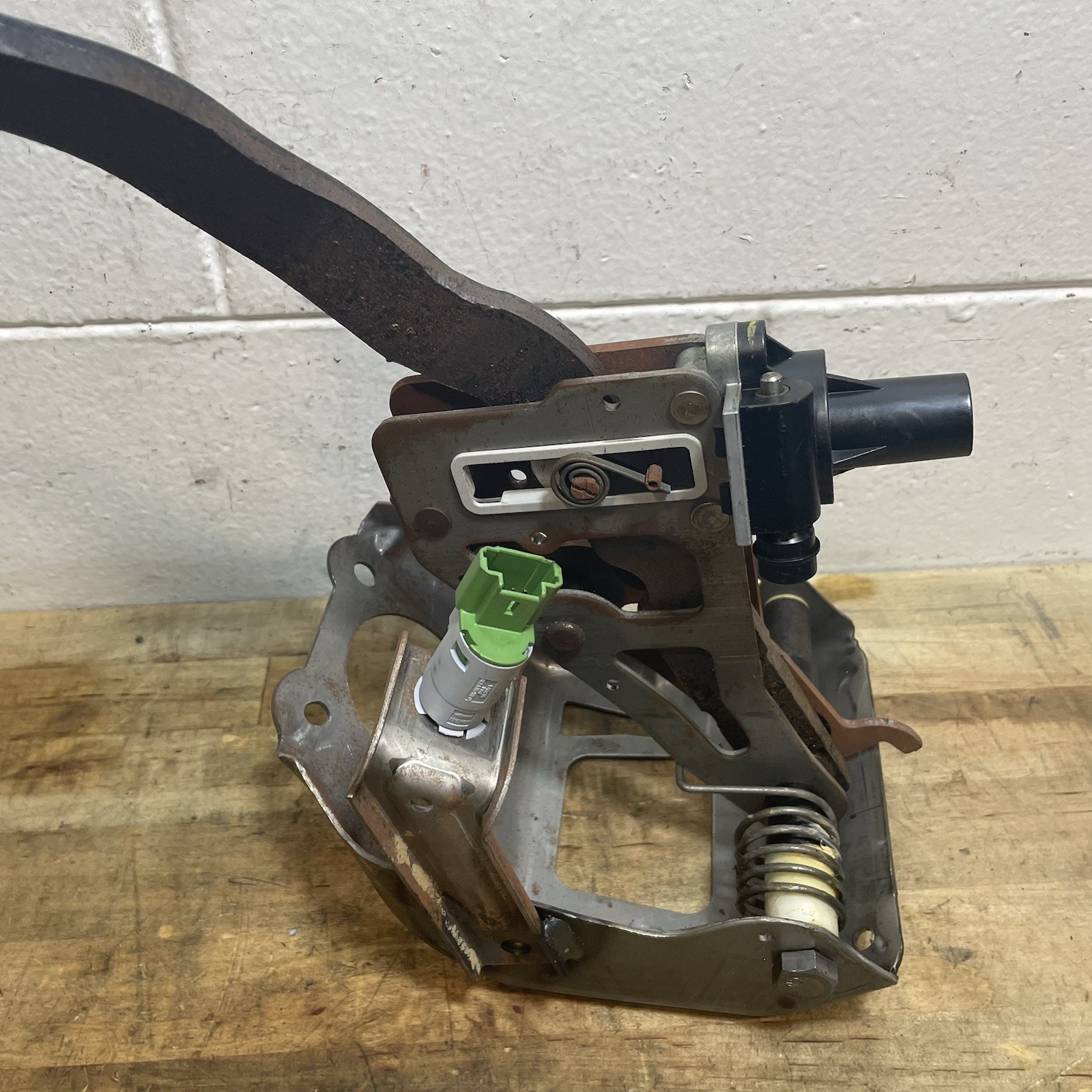 2014-2019 Maserati Ghibli Brake Foot Pedal Assembly W/ Sensor Oem