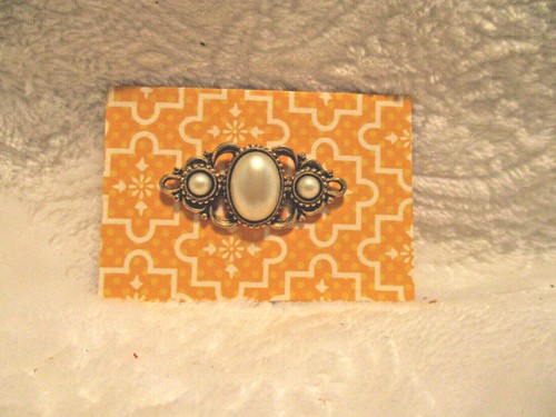 Vintage~Gold Tone Brooch~3 Faux Pearls~Filigree Pattern~1980's~1.5" x .75"~Pre-O - Picture 2 of 6
