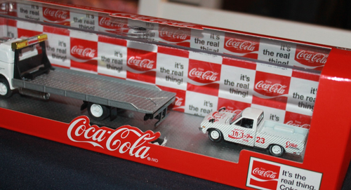 M2 2020 COCA COLA 1957 MACK MODEL N & 1978 DATSUN TRUCK - Picture 9 of 9