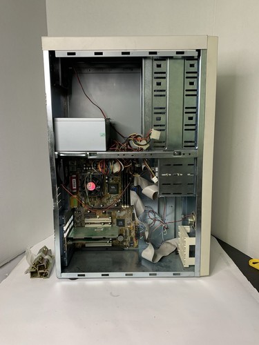 Vintage Computer Tower w/ Pentium III - 384MB RAM - DFI CA64-EC- 53 Trio 64 V2DX - 第 2/4 張圖片