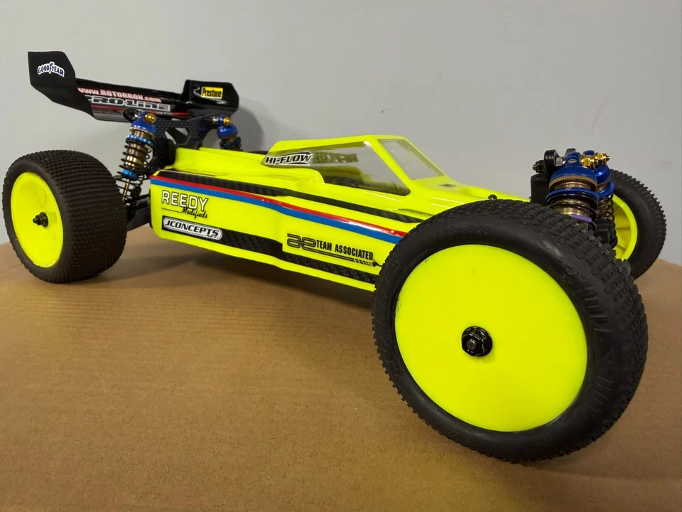 TEAM ASSOCIATED RC10 B64D**GORGEOUS CONDITION**4WD ASSOCIATED BUGGY - Image 4 of 4