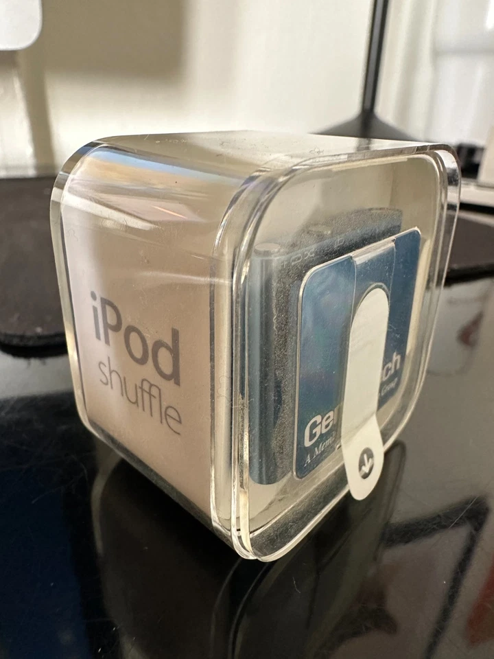 Vintage new Apple x Genentech iPod Shuffle 2GB 4th Generation Blue Model A1373 - Image 3 of 4