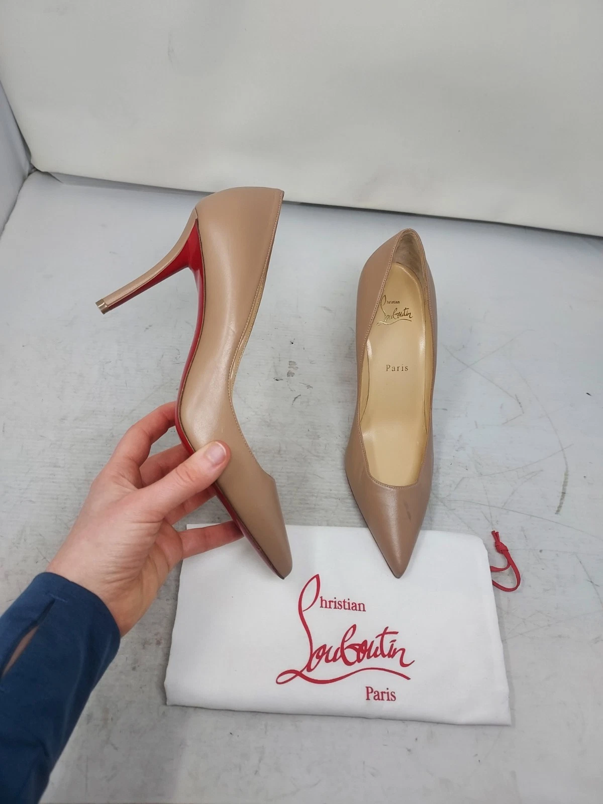 Christian Louboutin — Christian Louboutin EU 38.5 US 8.5 Womens NEW Apostrophy Nude Leather Pumps