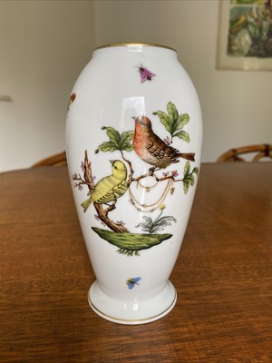 HEREND VINTAGE PORZELLAN VASE HANDBEMALT MIT GOLDRAND VÖGEL UND KETTEN IM GEÄST
