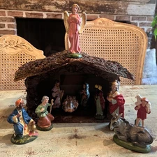 Vintage Italy Wood Manger 10 Figures Composite Nativity Creche 6 x 12 x 8" Tall