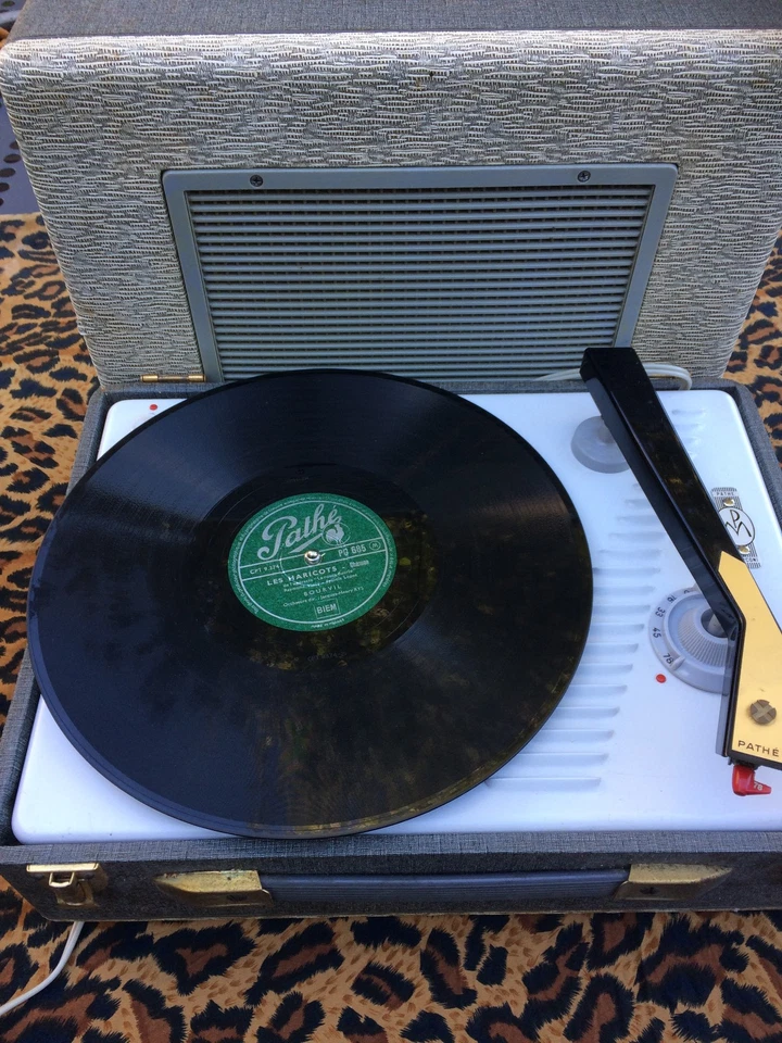 Rare French 78 trs/rpm Bourvil "On Est Poète/Les Haricots" 1953 Shellac PG 685 - Photo 3/3