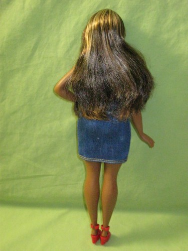 Barbie DPX68 Dolled Up Denim CURVY FASHIONISTA 32 African American DOLL & Outfit - Picture 3 of 3