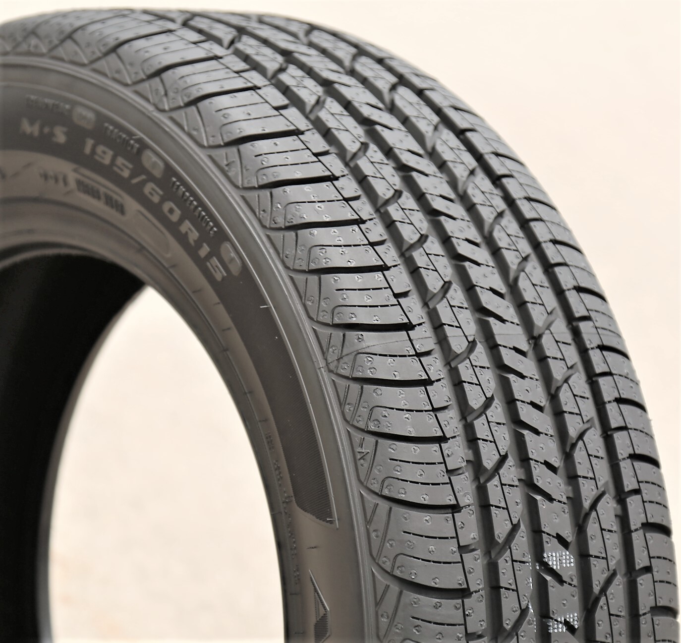 Tire Douglas (by Goodyear) AllSeason 195/60R15 88H AS A/S 741317959871