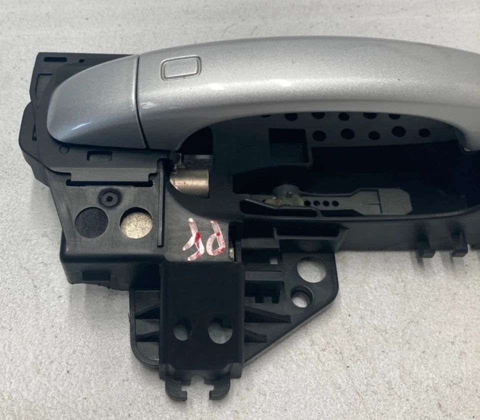 09-16 Manija de puerta exterior delantera derecha Audi A4 Premium Plus OEM 8T0837886A Foto 3 de 4