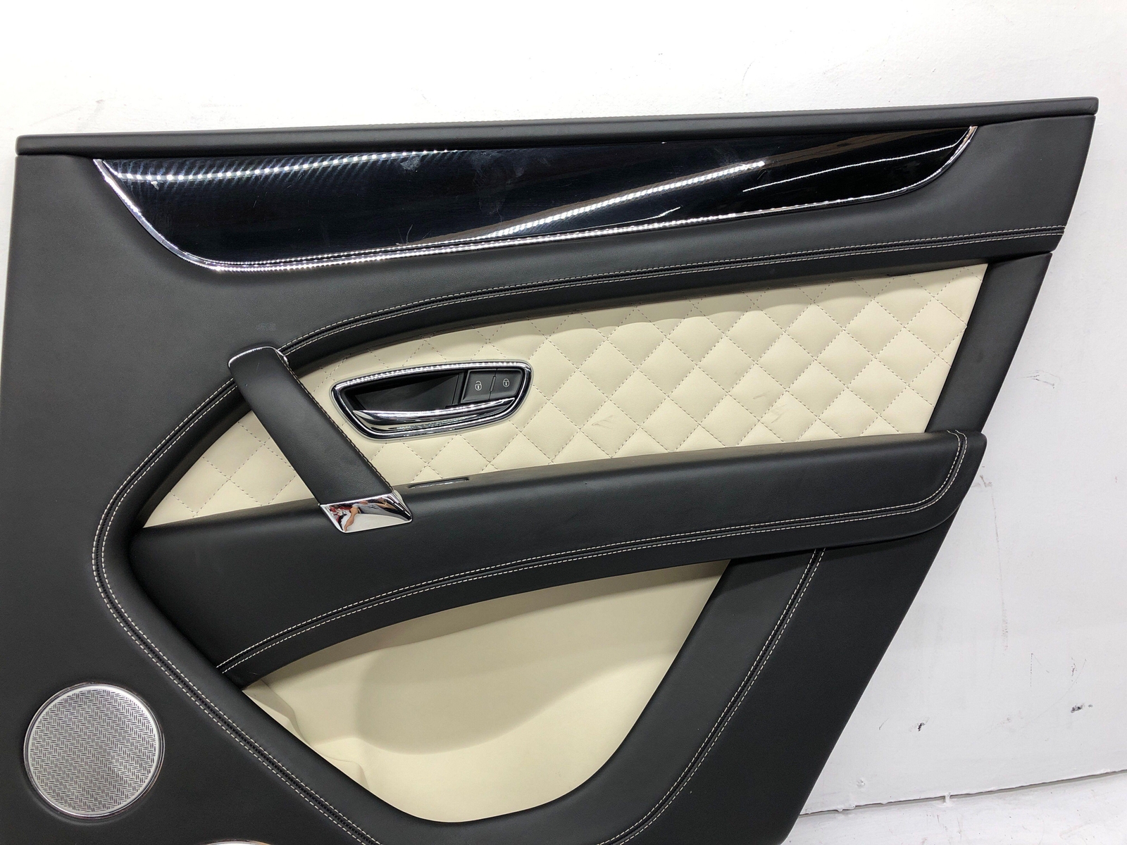 2016-2020 BENTLEY BENTAYGA RIGHT REAR INNER DOOR TRIM PANEL COVER BLACK *NOTES*