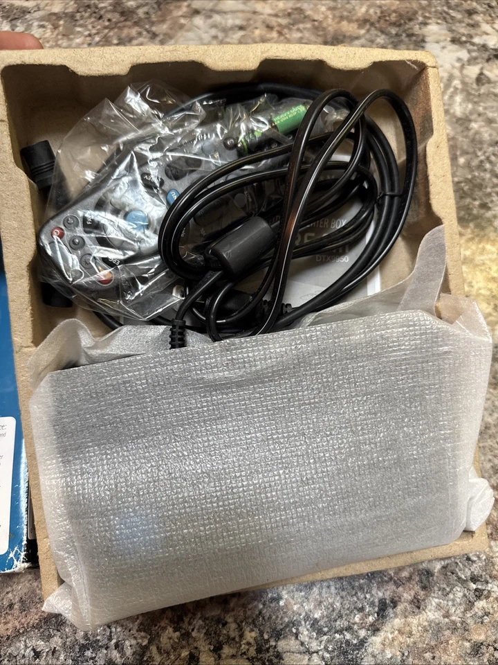 Digital Stream DTX9950 Analógico Pass Through DTV Convertidor Caja con Control Remoto Foto 2 de 4