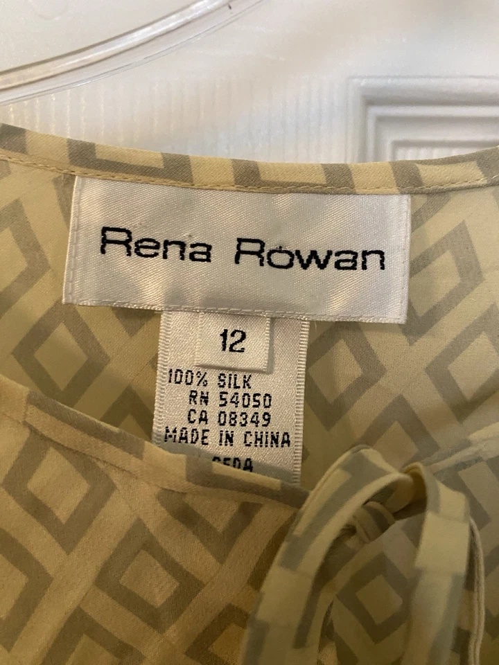 Rena Rowan Fitted Blouse Diamond Pattern 100% Silk Women’s Sz 12 NWT 100% Silk - Image 4 of 4