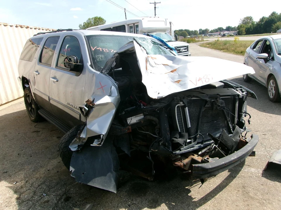 Used Left Door Mirror fits: 2013 Chevrolet Suburban 1500 Power w/turn signal w/o - Image 3 of 4