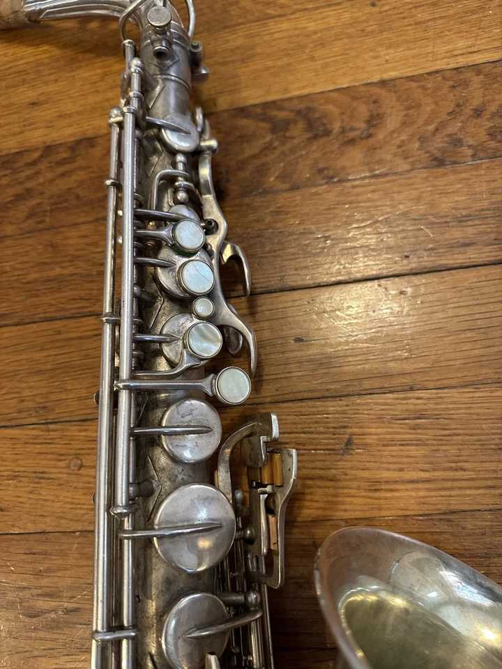 Saxofón alto Buescher Aristocrat serie 1 Art Deco plateado #281281 Foto 3 de 4