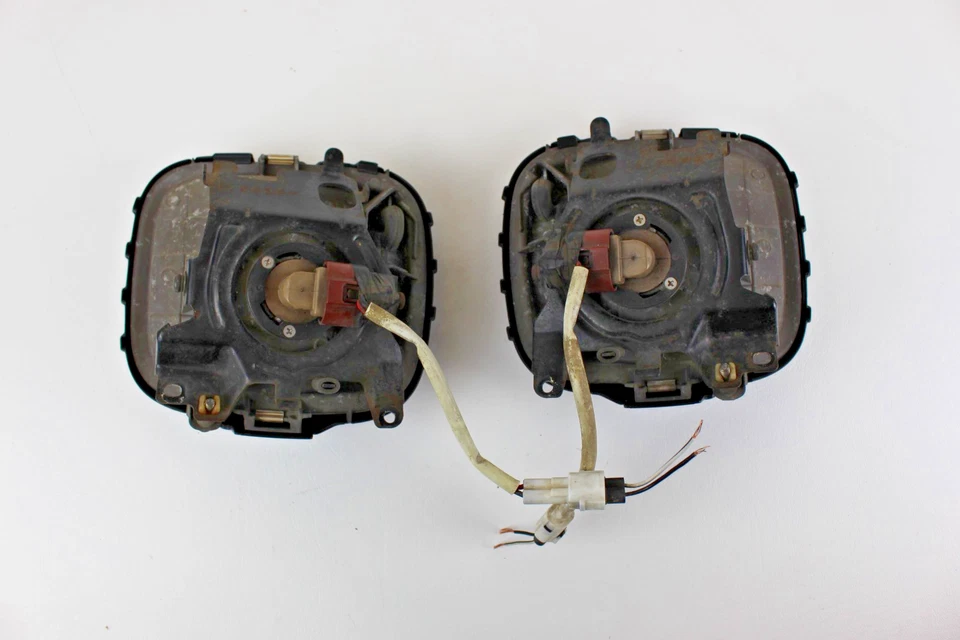 Par de luces antiniebla Subaru Forester 2001-2002 con cubiertas de rejilla izquierda y derecha Foto 2 de 4