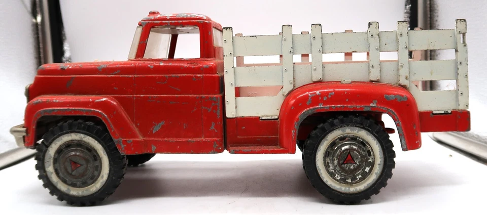 Vtg 60's Hubley Mighty Metal Farm Truck 800 GMC w/ Pen Sides & Matching Trailer - Image 2 of 4