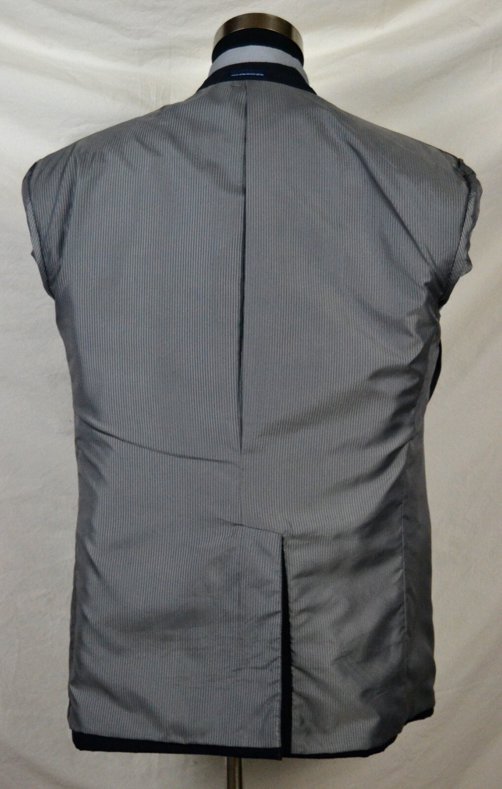 Stately Solid Black Heavyweight Jacket (Size 44R)… - image 6