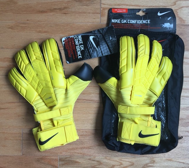 nike goalkeeper gloves yellow