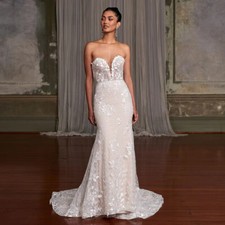 Elegant Strapless Wedding Dresses Lace Applique Mermaid Tulle Gowns Brush Train