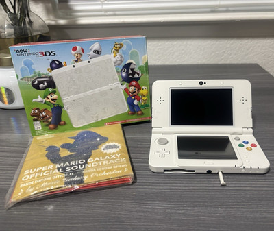 New Nintendo 3DS Super Mario White Edition w/ Box, Charger, Pokemon Sun