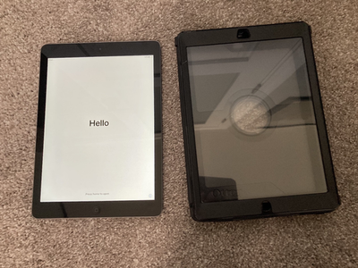 Apple iPad Air (1st Gen) A1474 16GB Wi-Fi 9.7 in Space Gray Great