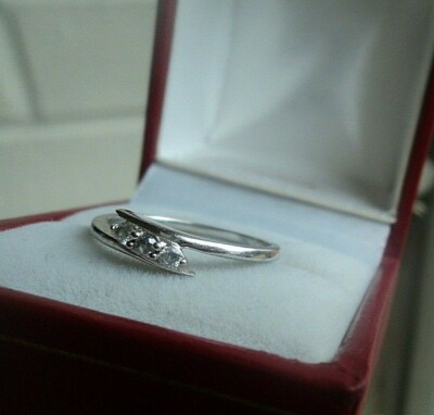 Weißgold Diamant Ring 9ct Vintage 3 Diamanten um 1990 London Modern Style Gr. N