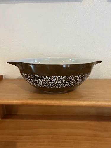 Vintage Pyrex Woodland Brown Cinderella Bowl 444 4 Qt