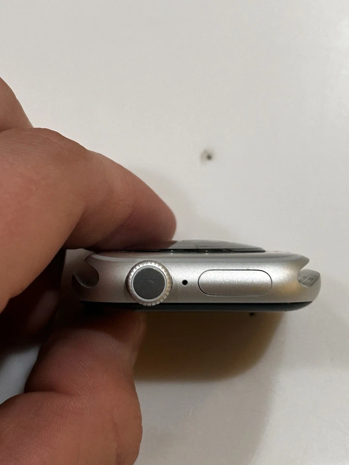 Apple Watch Series 10 42毫米铝合金银色表壳 GPS 蜂窝网络 — 第 3/4 张图片