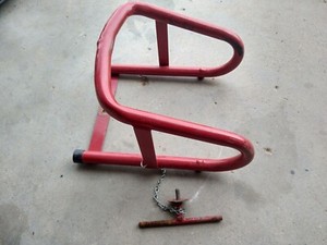 Pingel Removable Motorcycle Wheel Chock Up to 7.75 Inch Tire Width Red