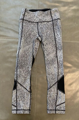 patterned cropped leggings