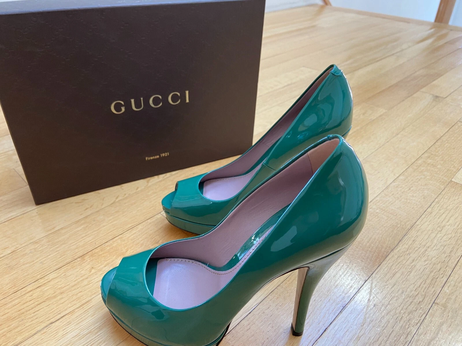 Fabuleuses chaussures GUCCI brevetées plate forme verte talons aiguilles 37,5, 7,5 portées une fois