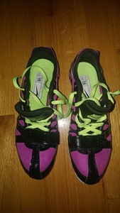 womens running spikes size 6