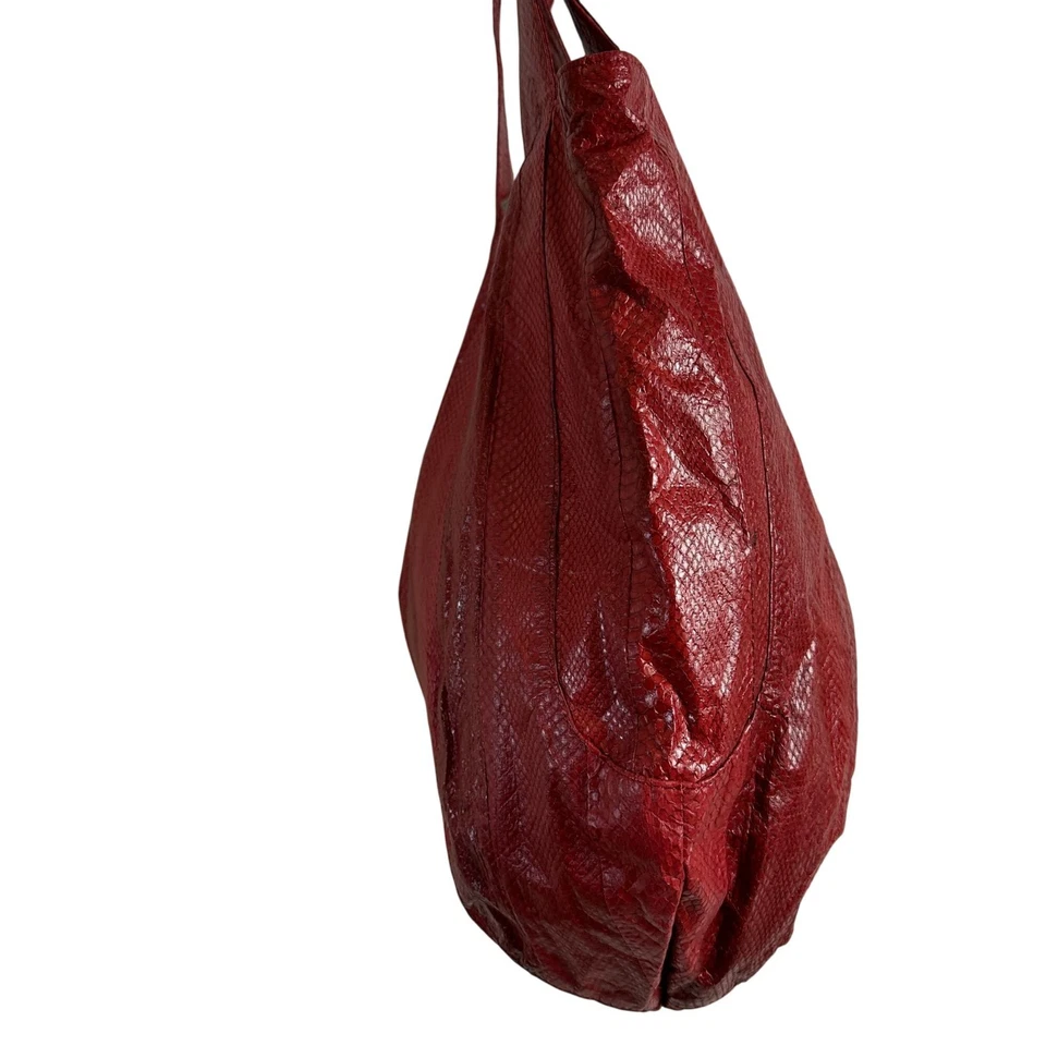 Сумка с короткими ручками Beirn змеиная кожа этического происхождения JENNA Hobo красная легкая упаковываемая - Изображение 4 из 4
