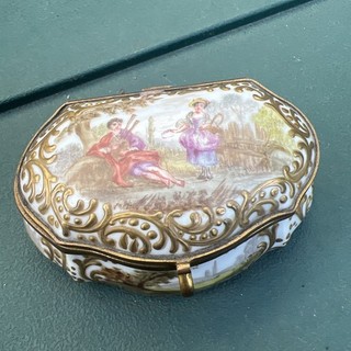 antique porcelain trinket box Hand Painted Serves ? Meissen ? French ?