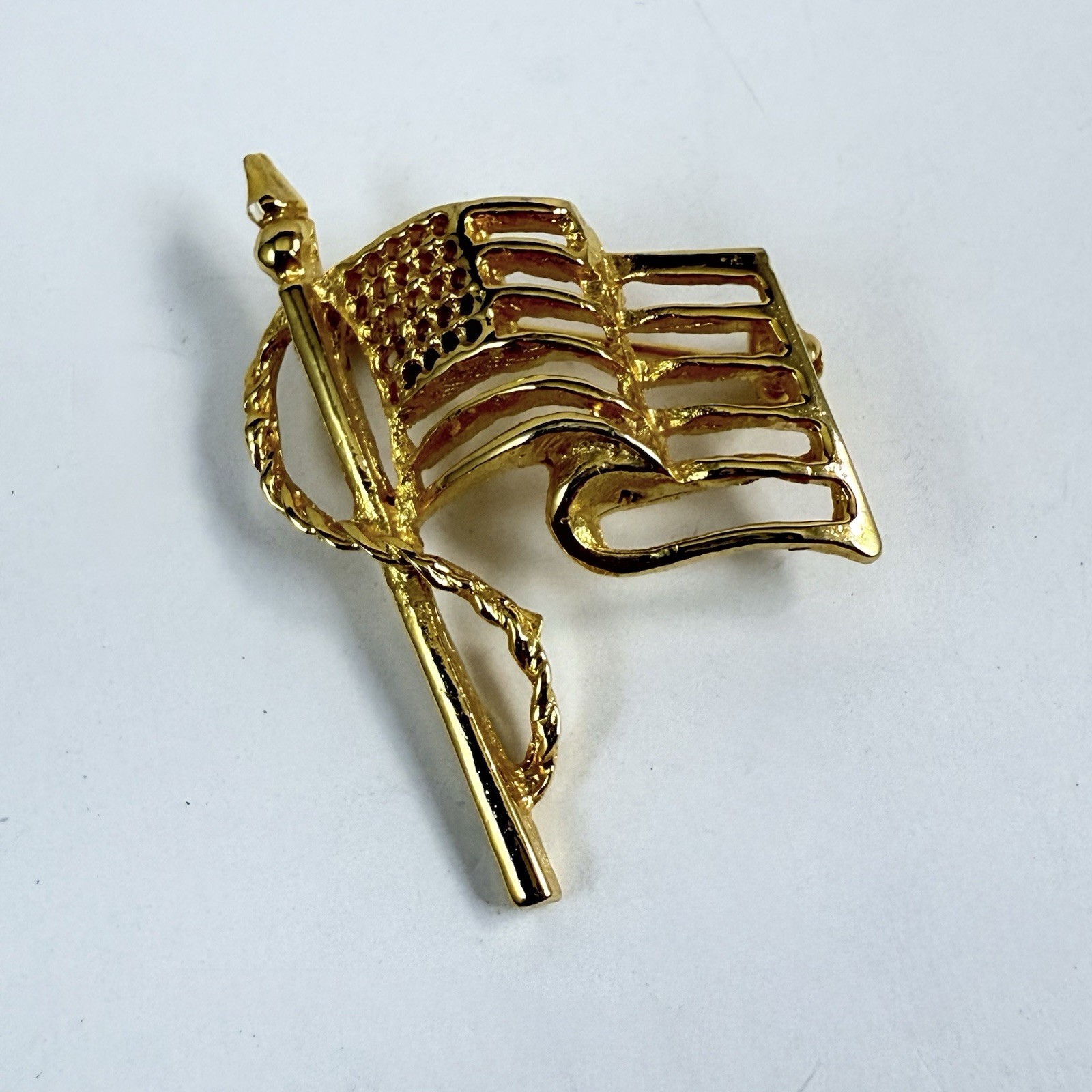 Vintage ULTRA CRAFT Signed Gold Tone United State Flag Brooch Pin Made in USA