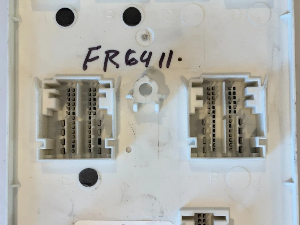 Módulo de control de carrocería, BCM, 2015 Ram 1500 2500 3500 68228904AE requiere reprogramación Foto 3 de 4