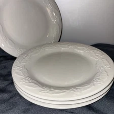 Tabletops Unlimited Plates 7 3/4” Set Of 4 White w Holly Pattern Christmas 