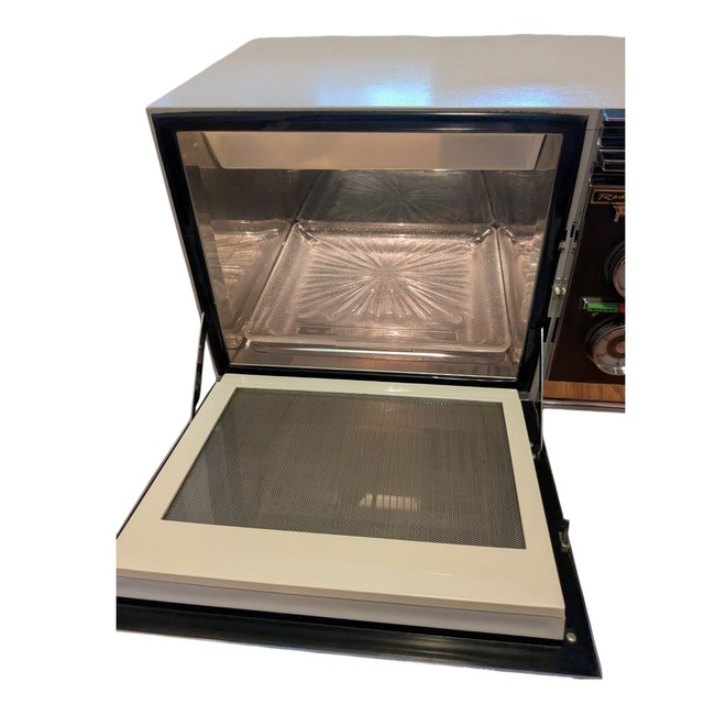 Raytheon Amana Radarange Microwave Oven - Image 3