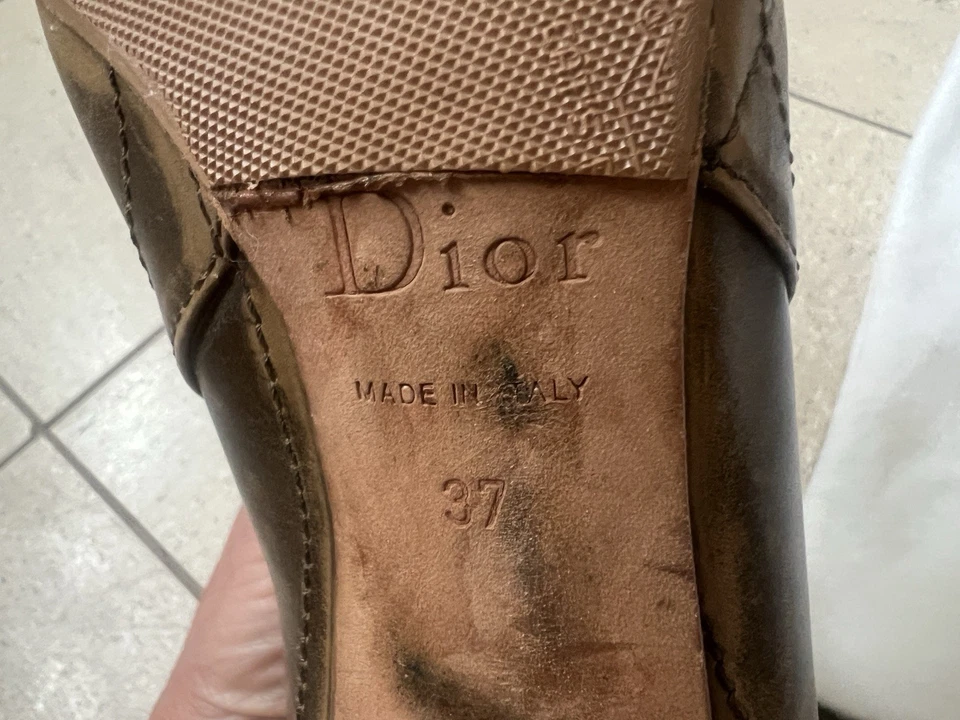 Botines Dior tostados con textura Foto 3 de 4