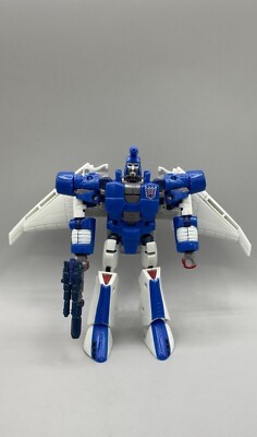 Hasbro Transformers Universe Generations 2011 Deluxe Scourge Complete