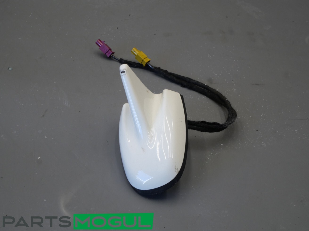 2017-2020 MASERATI GHIBLI SQ4 SHARK FIN ANTENNA WHITE OEM