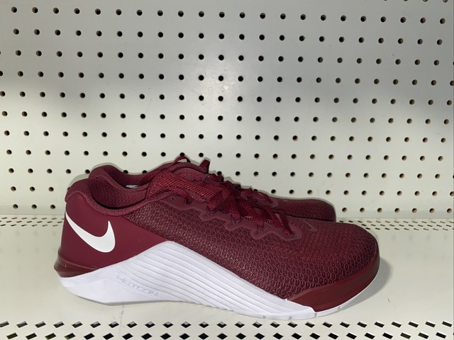 nike metcon maroon